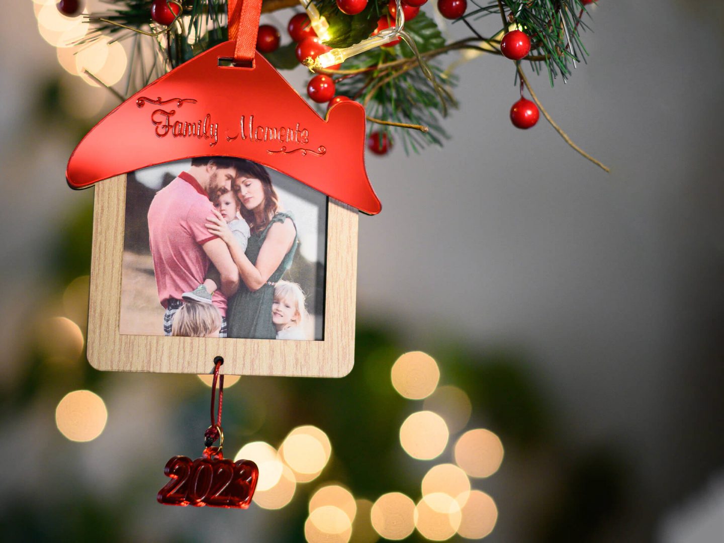 Χριστουγεννιάτικο ξύλινο στολίδι - κορνίζα "Family Moments"